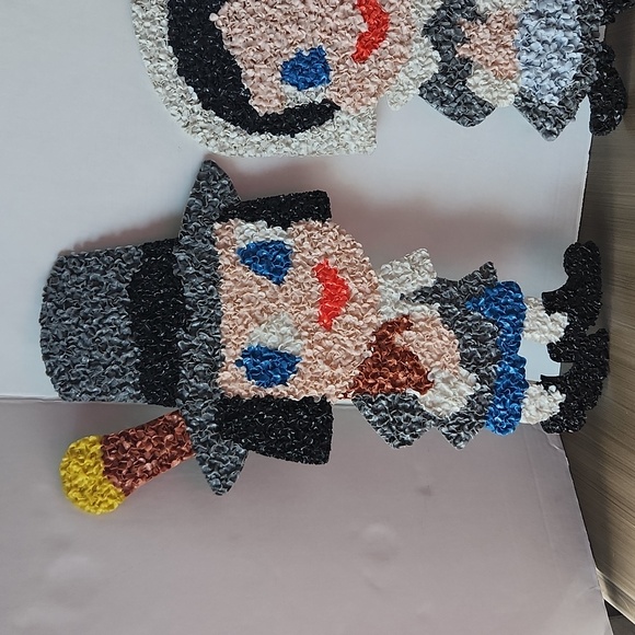 Vintage 1970s Melted Plastic Popcorn Blue Eyed Pilgrim Set Retro - Picture 15 of 17